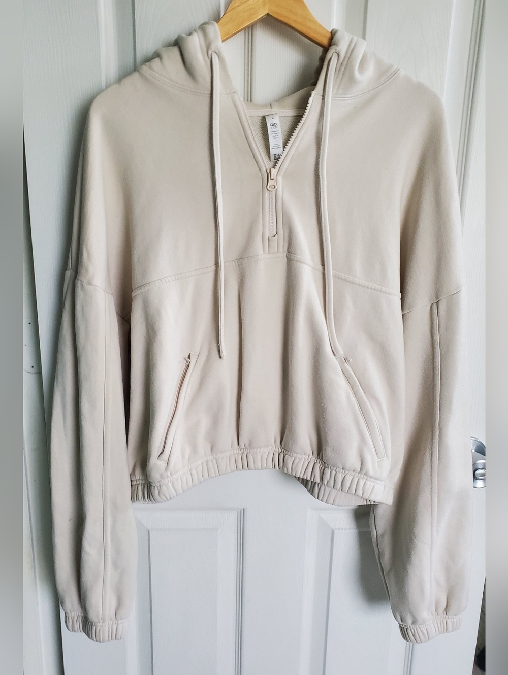 ALO Yoga Cropped Half-Zip Hoodie in Cream